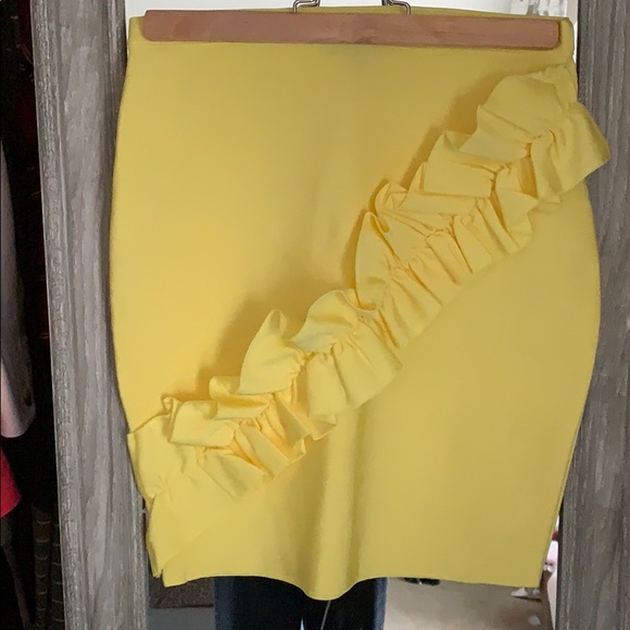 Yellow Thigh length shirt - Picture 4 of 4